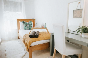 Female Guests Cosy Room Preston City Centre